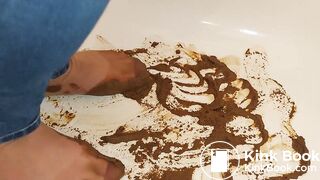 pantyhose milf in very messy scat shit 5