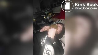 Hundescheiße in meinen Mund stopfen