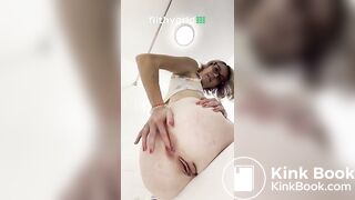 Trixie Fingers her asshole as she shits