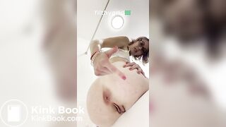 Trixie Fingers her asshole as she shits