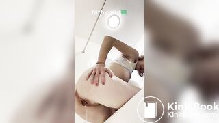 Trixie Fingers her asshole as she shits