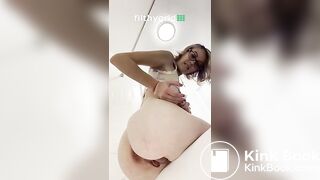 Trixie Fingers her asshole as she shits