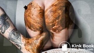 Shitting on a big foot @SCATDARK