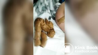 GIRL SCAT IN THE CAR