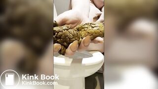 Chubby gal with sexy bum poos into her hand over t