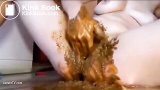 masturbating and fisting pussy with shit