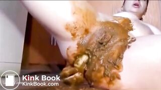 masturbating and fisting pussy with shit