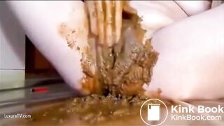 masturbating and fisting pussy with shit