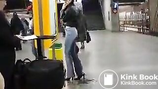 PPG - Dany subway jeans wetting