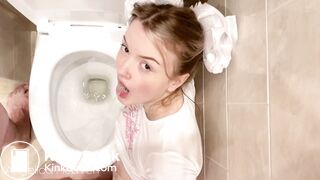 My stepdaddy pissed on me in the toilet and made me drink his urine