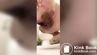 Messy ass girl shits creamy bomb