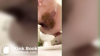 Messy ass girl shits creamy bomb