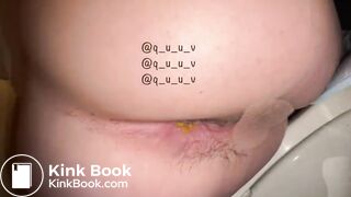 Japanese girl Yu showes her pooing