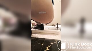 Girl pooping in public toilet2