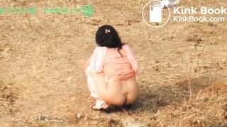 Woman pooping in public - video 2