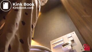 Pretty Japanese girl Pooping