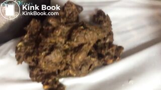 Young redhead shitting