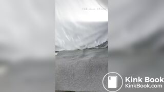 中国女人拉屎在盆里