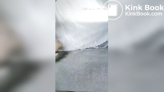 中国女人拉屎在盆里