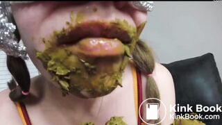 Sucks dick with her shit on