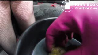 Sucks dick with her shit on