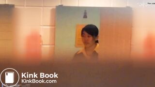 A girl who pooped outside the toilet bowl - video 2