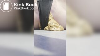 Crackling morning poop on floor