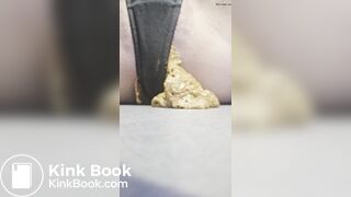 Crackling morning poop on floor