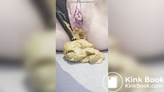 Crackling morning poop on floor