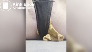 Crackling morning poop on floor