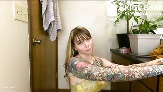 SHARTING GIRL