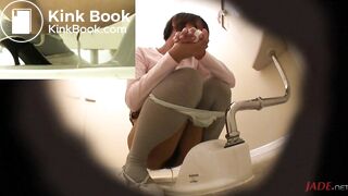 Japanese girls shitting and farting in toilet