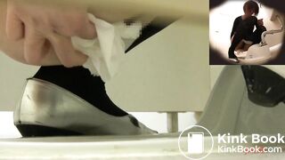 Japanese girls shitting and farting in toilet