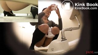 Japanese girls shitting and farting in toilet