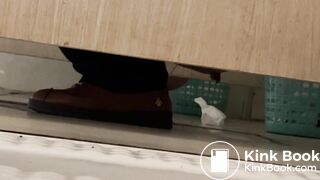 Girl pooping - video 883