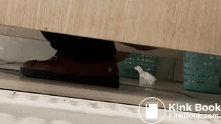 Girl pooping - video 883