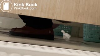 Girl pooping - video 883