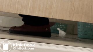 Girl pooping - video 883