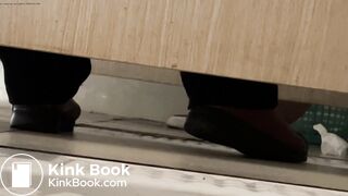 Girl pooping - video 883