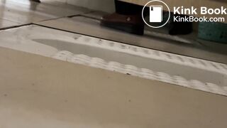 Girl pooping - video 883