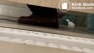 Girl pooping - video 883