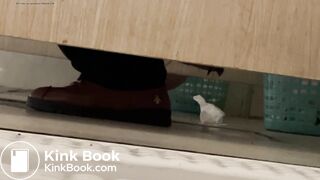 Girl pooping - video 883