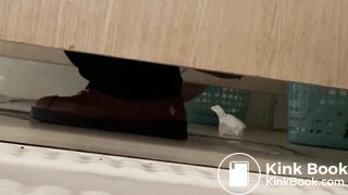 Girl pooping - video 883