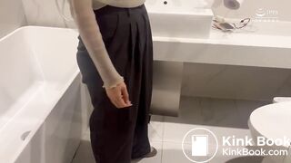 Asian beauty loves to shit