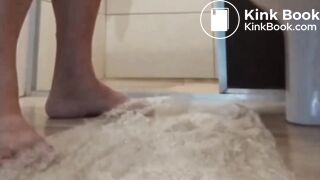 Coroa safada cagando
