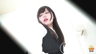 Pretty Japanese girl Pooping - video 9