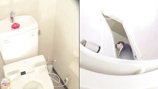 Cute Japanese girl Pooping - video 4