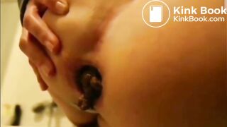 Girl shit a nice moist turd