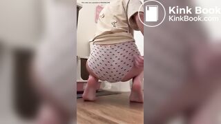 Doing a poo in her big panties