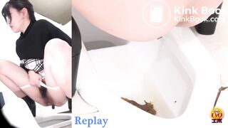 Pretty Japanese girl Pooping - video 10